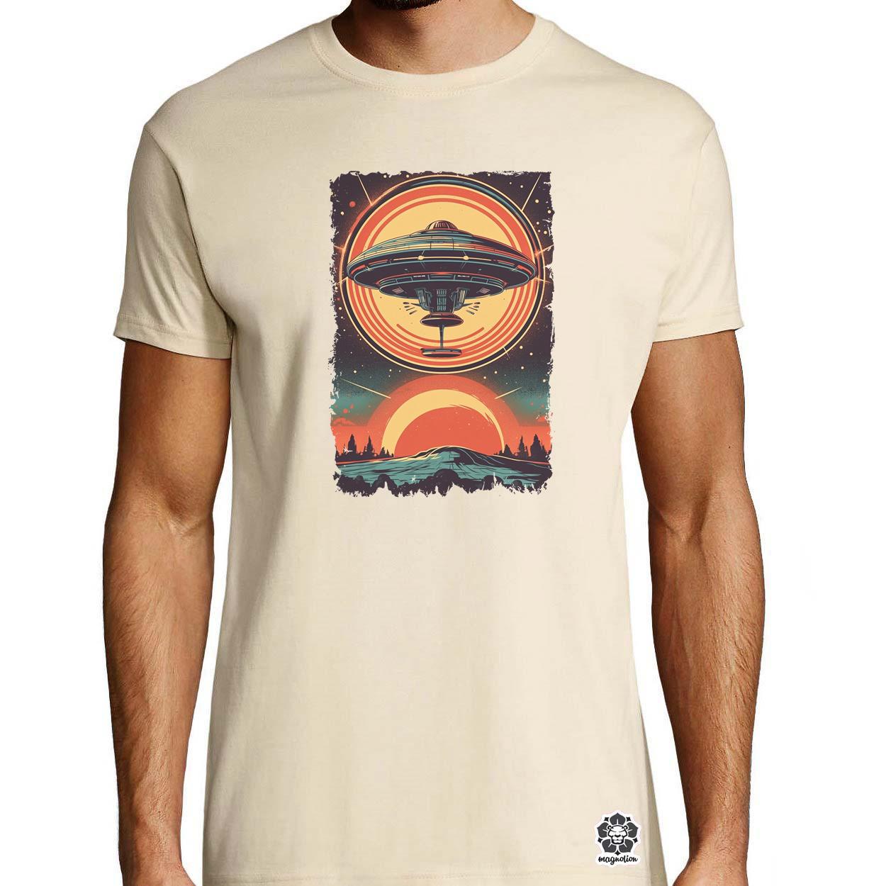 UFO anyahajó v1 egyedi póló 