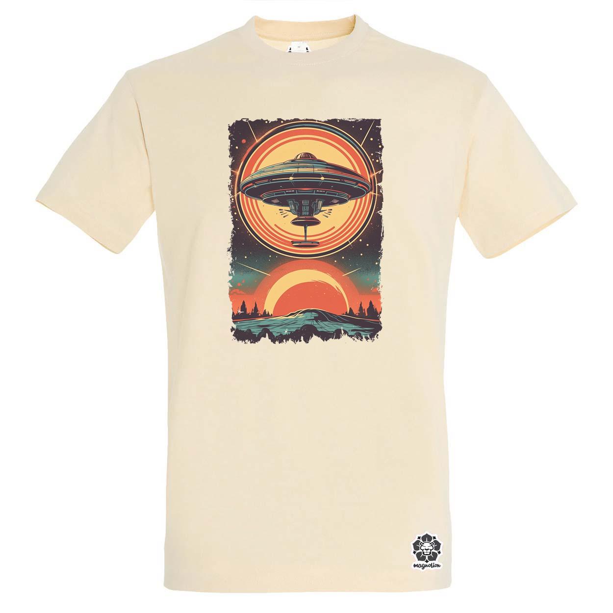 UFO anyahajó v1 egyedi póló 