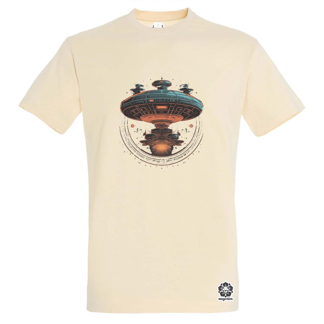 UFO anyahajó v2 egyedi póló 