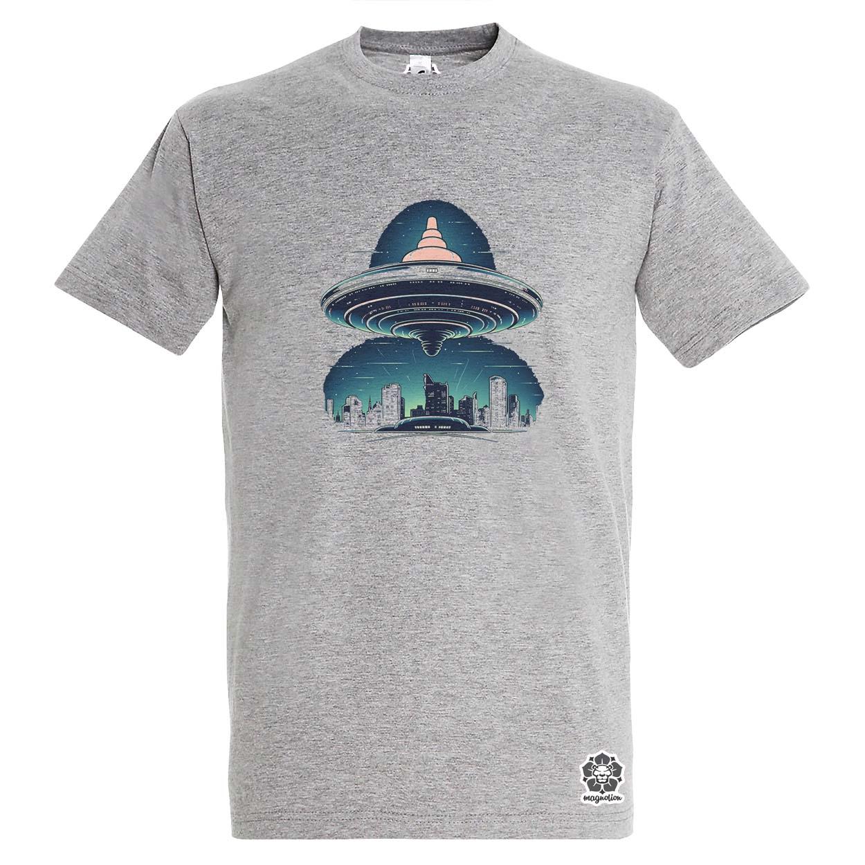 UFO anyahajó v4 egyedi póló 