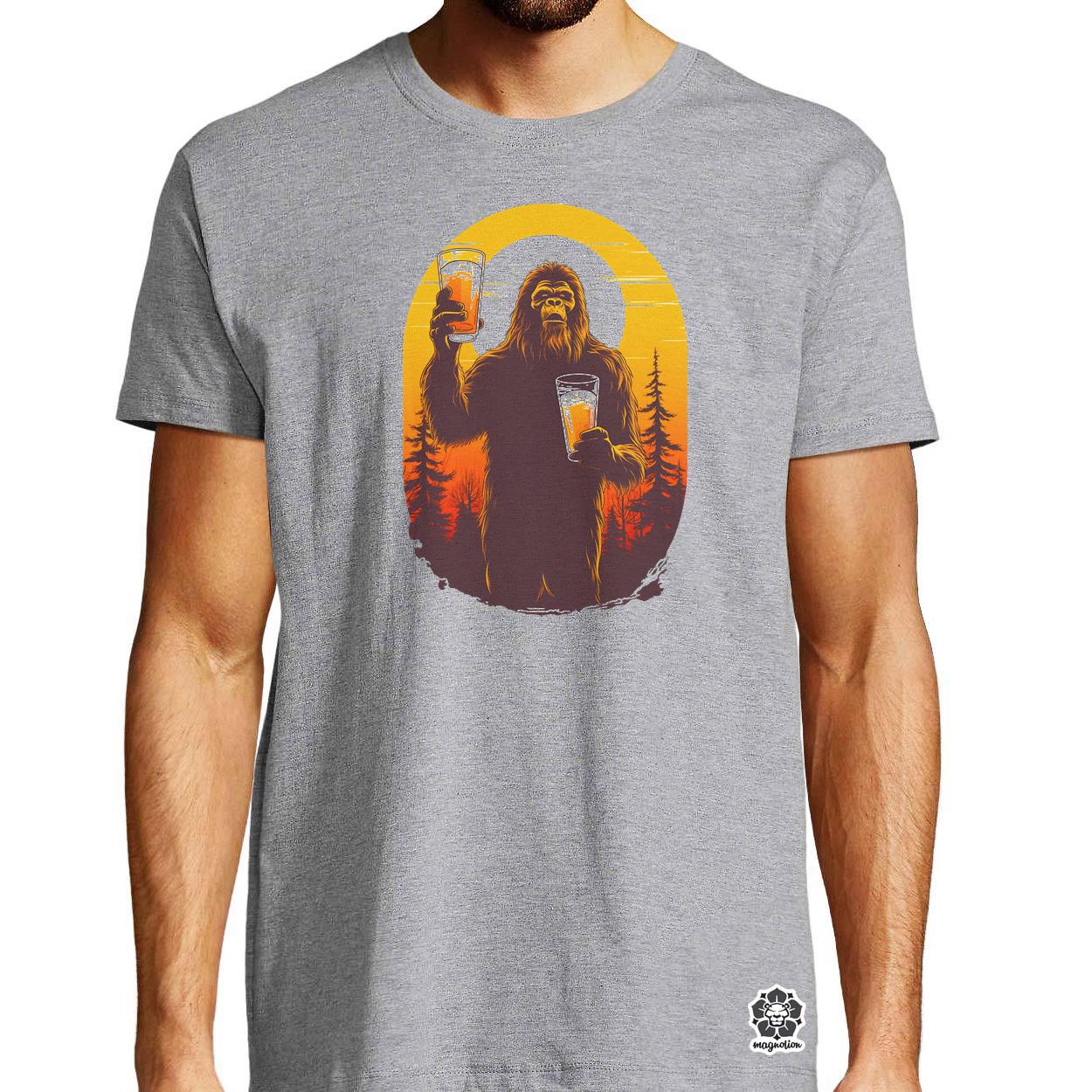 Bigfoot sörrel v2 egyedi póló 