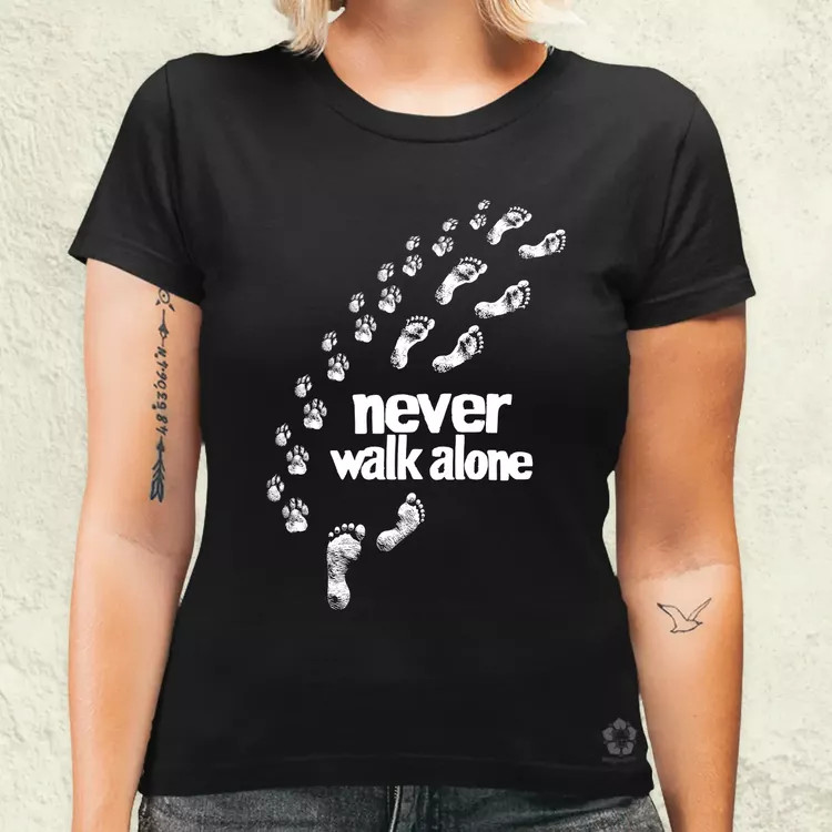 Never walk alone női póló