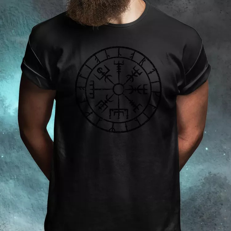 Vegvísir fekete férfi póló